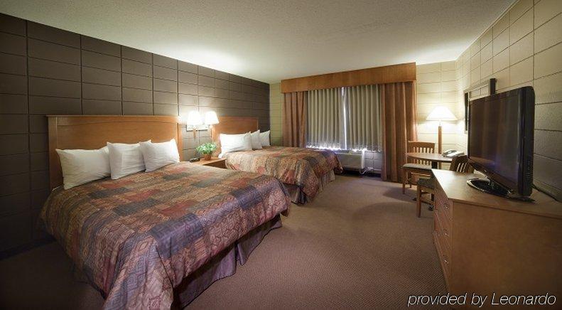 Neighbourhood Inn Hotels In Bonnyville Экстерьер фото